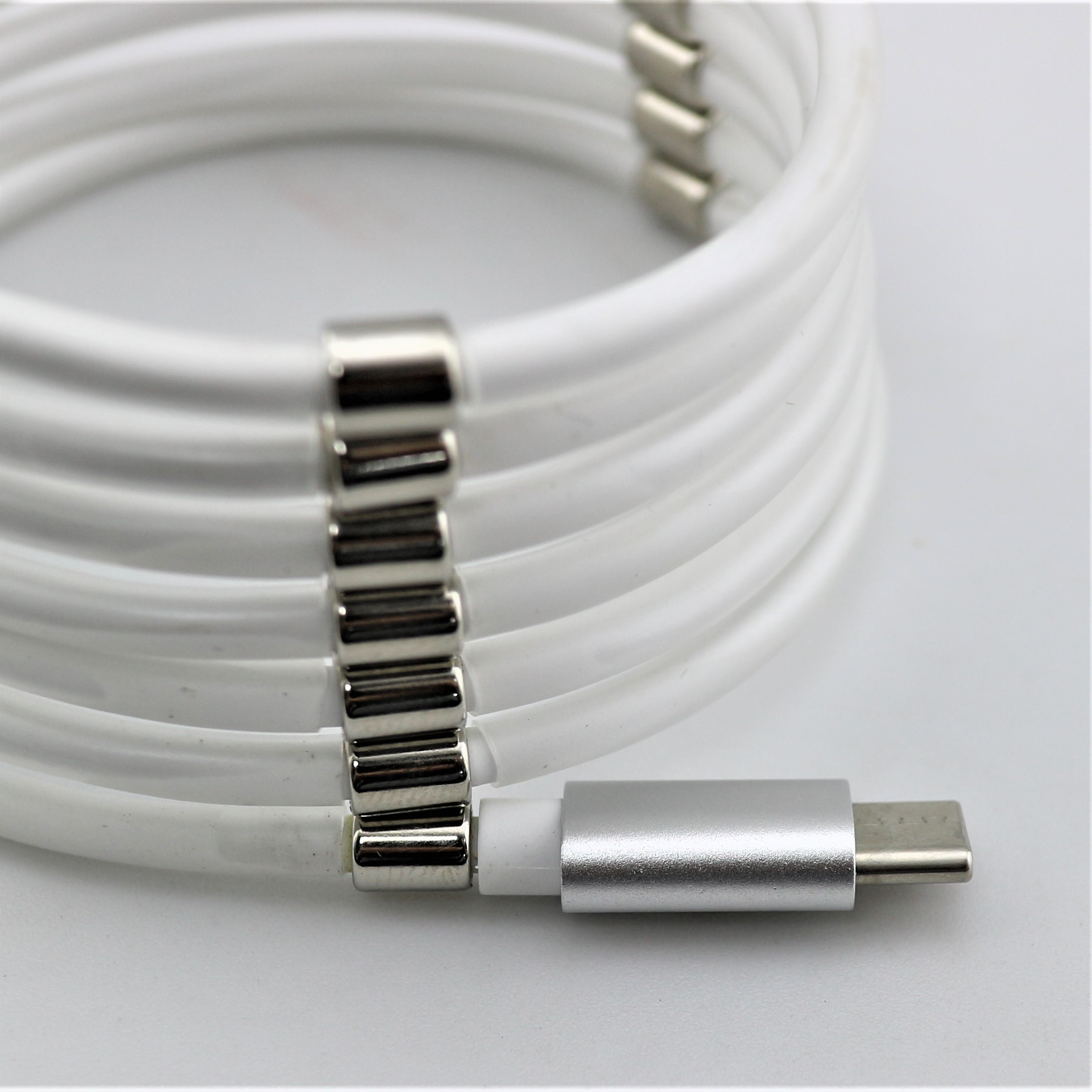 Factory Custom High Quality Newest Fast 3A Magic USB Cable/Automatically Retractable Storage Data li